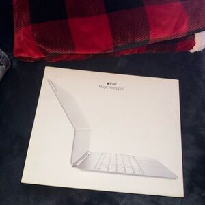 Apple iPad Magic Keyboard - White